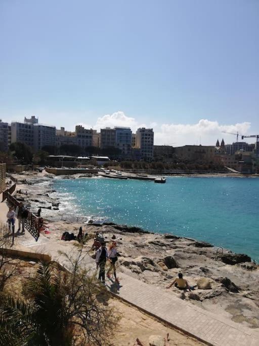 Sunny 2 Bedroom, 2 Bathrooms, Seaside Apt. Sliema Exterior foto